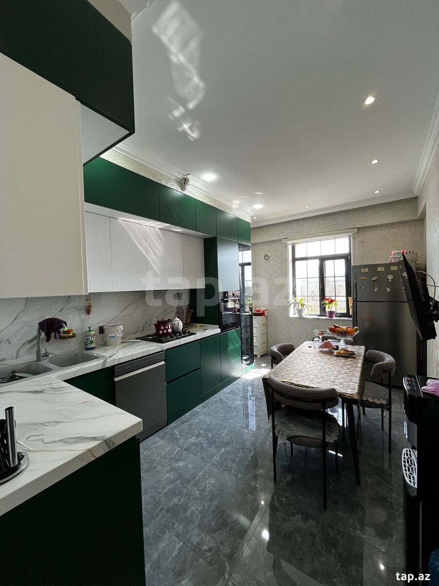 4-otaqlı yeni tikili, 8 Noyabr pr., 170 m²