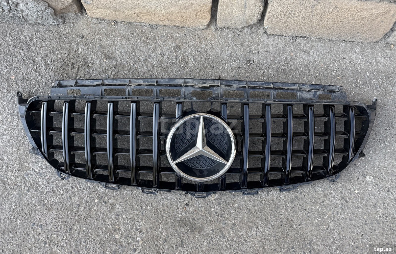Mercedes W213 radiator barmaqlığı