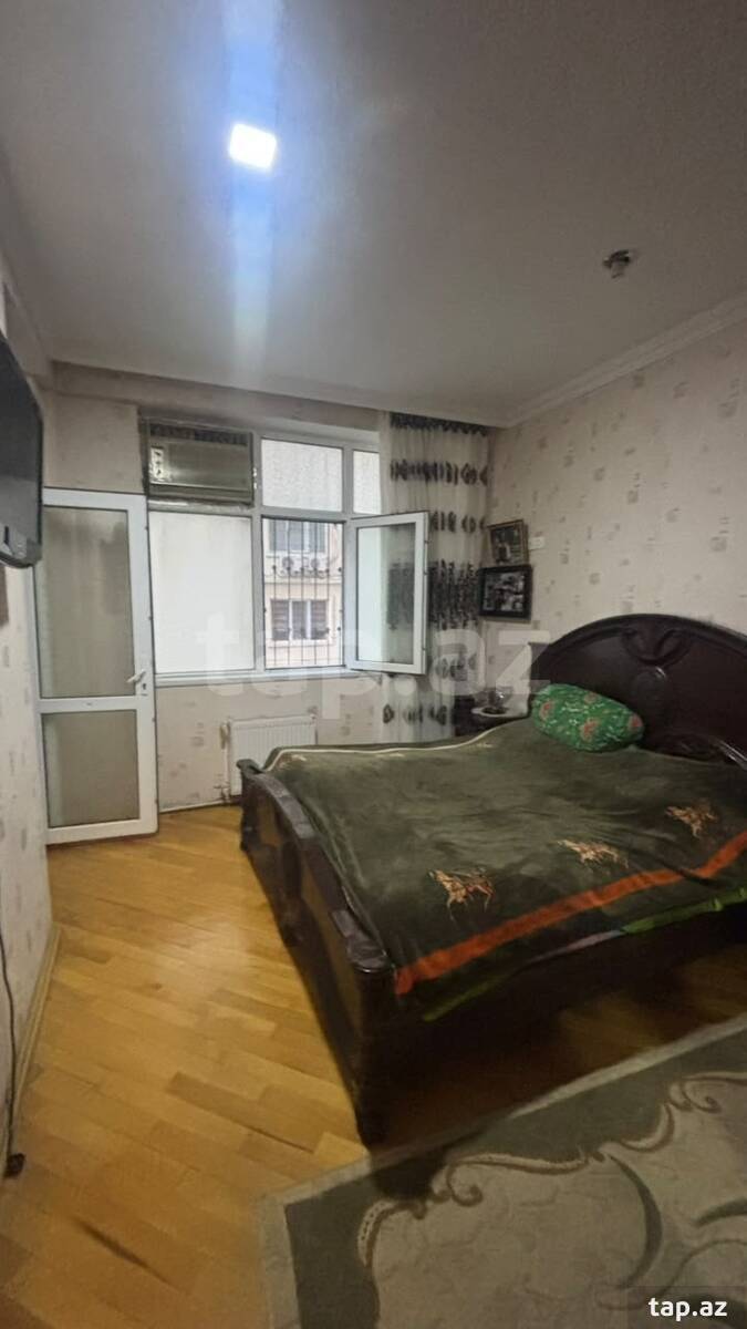 4-otaqlı yeni tikili, 8 Noyabr m., 140 m²