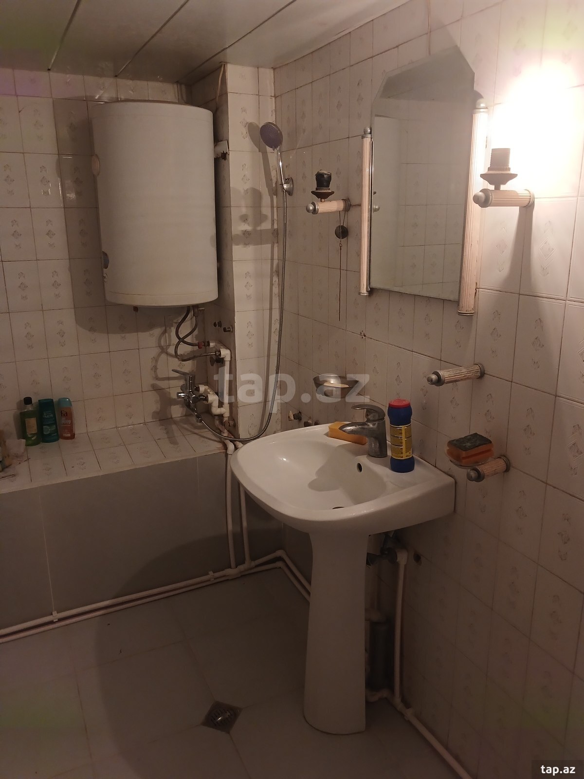 4-otaqlı mənzil kirayə verilir, Azər Əliyev küç. 23 b, 120 m²