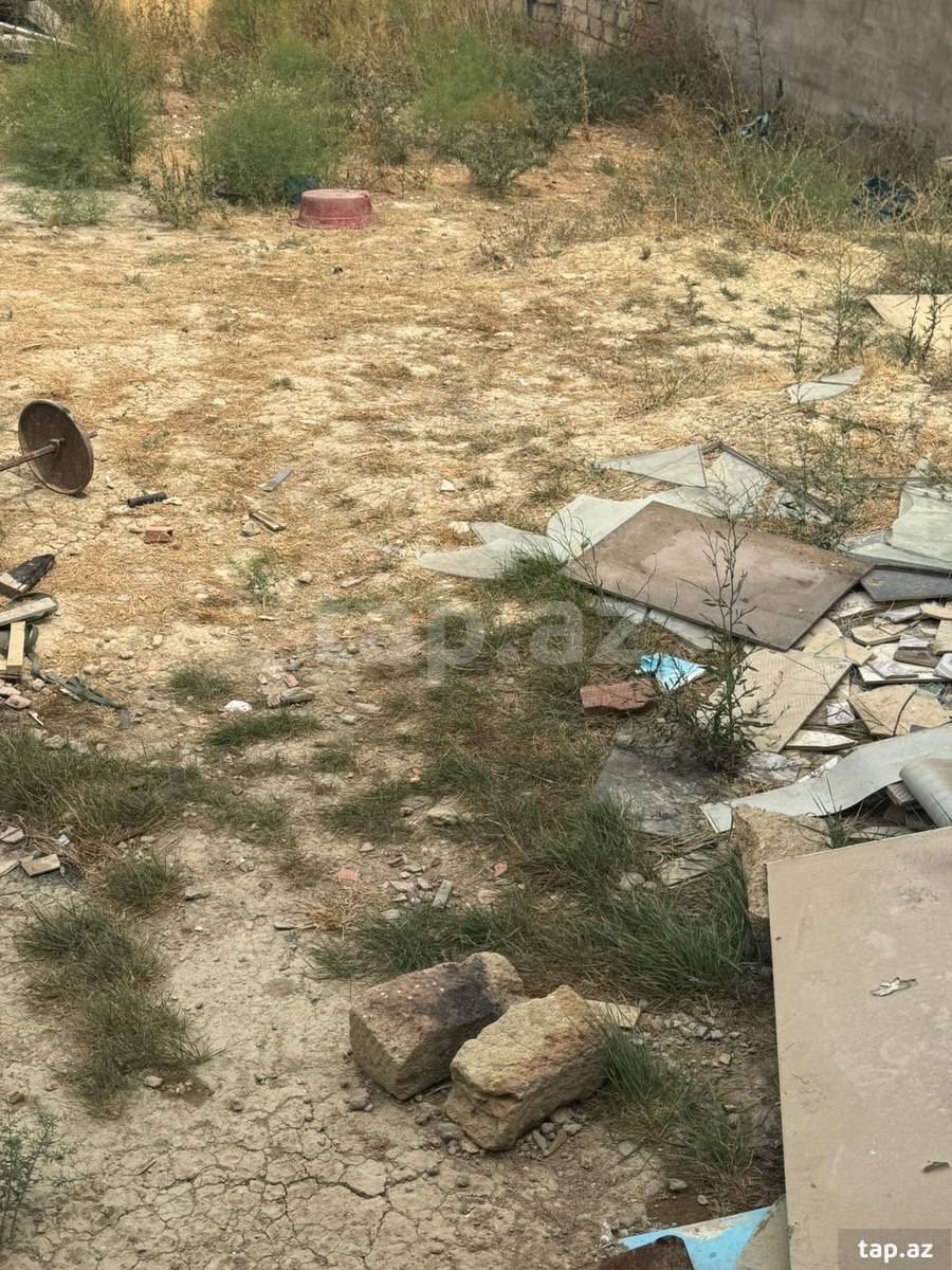 Torpaq satılır, Bakı