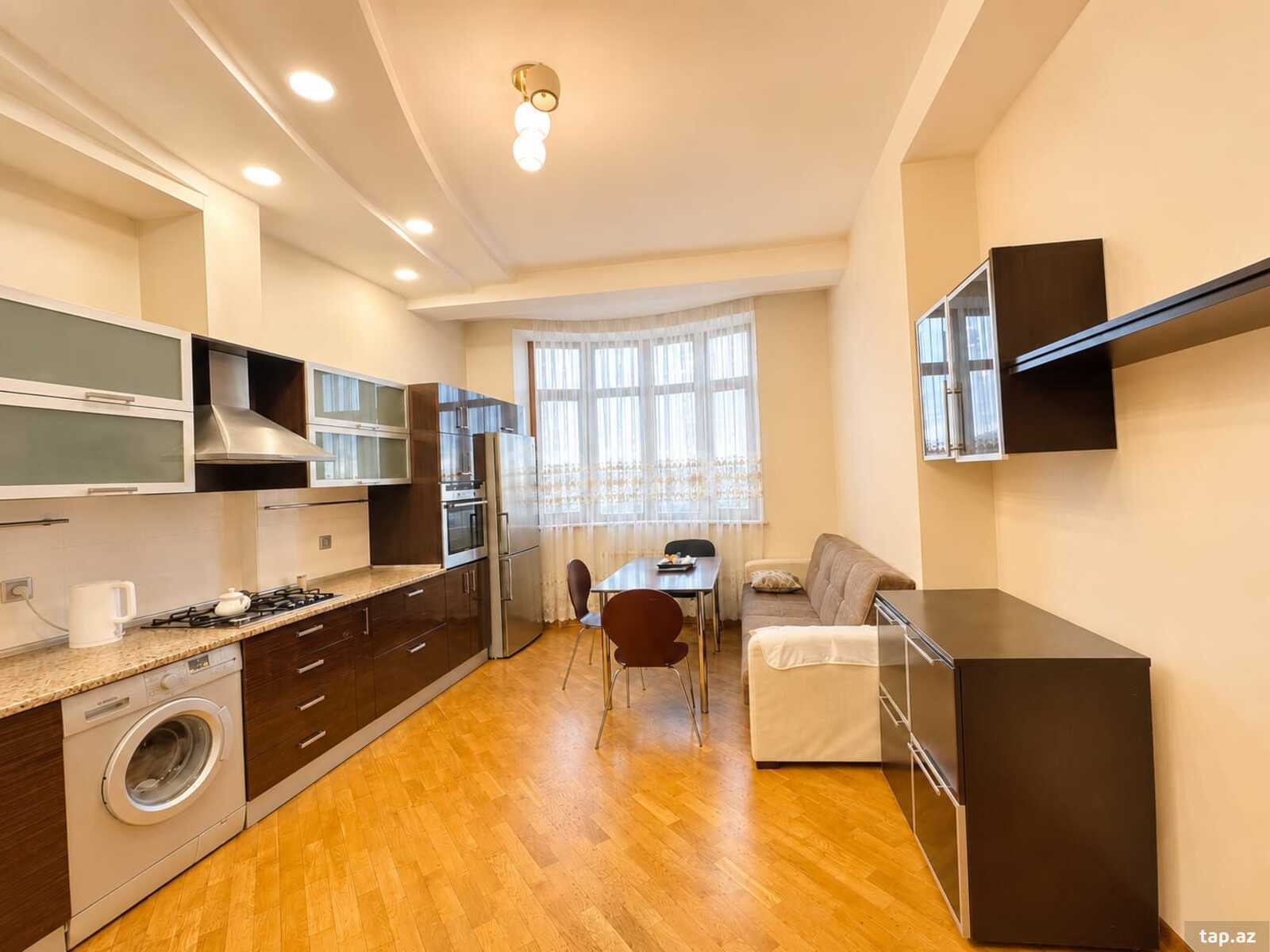 3-otaqlı yeni tikili kirayə verilir, Elmlər Akademiyası m., 146 m²