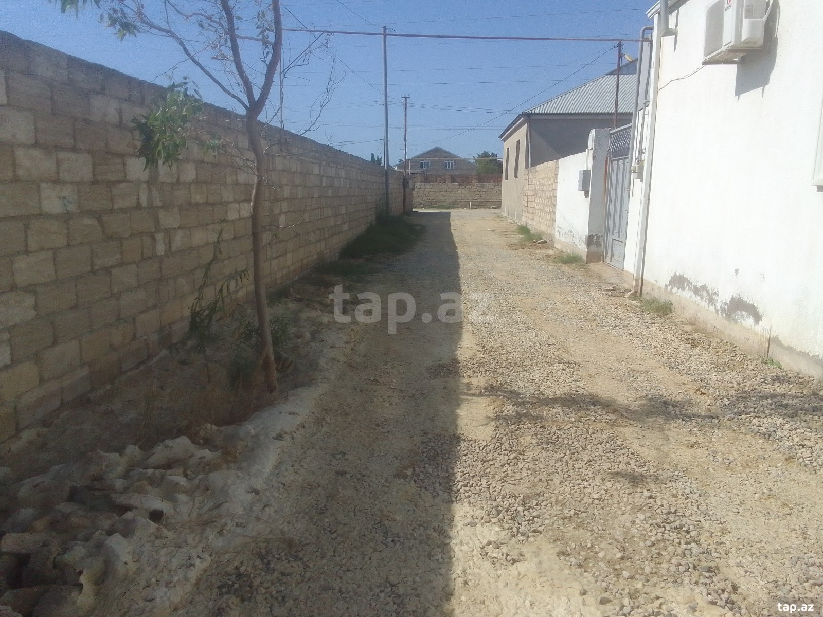 Torpaq satılır, Bakı