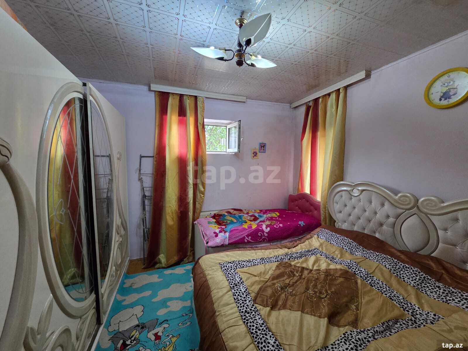 Həyət evi, Azadlıq m.