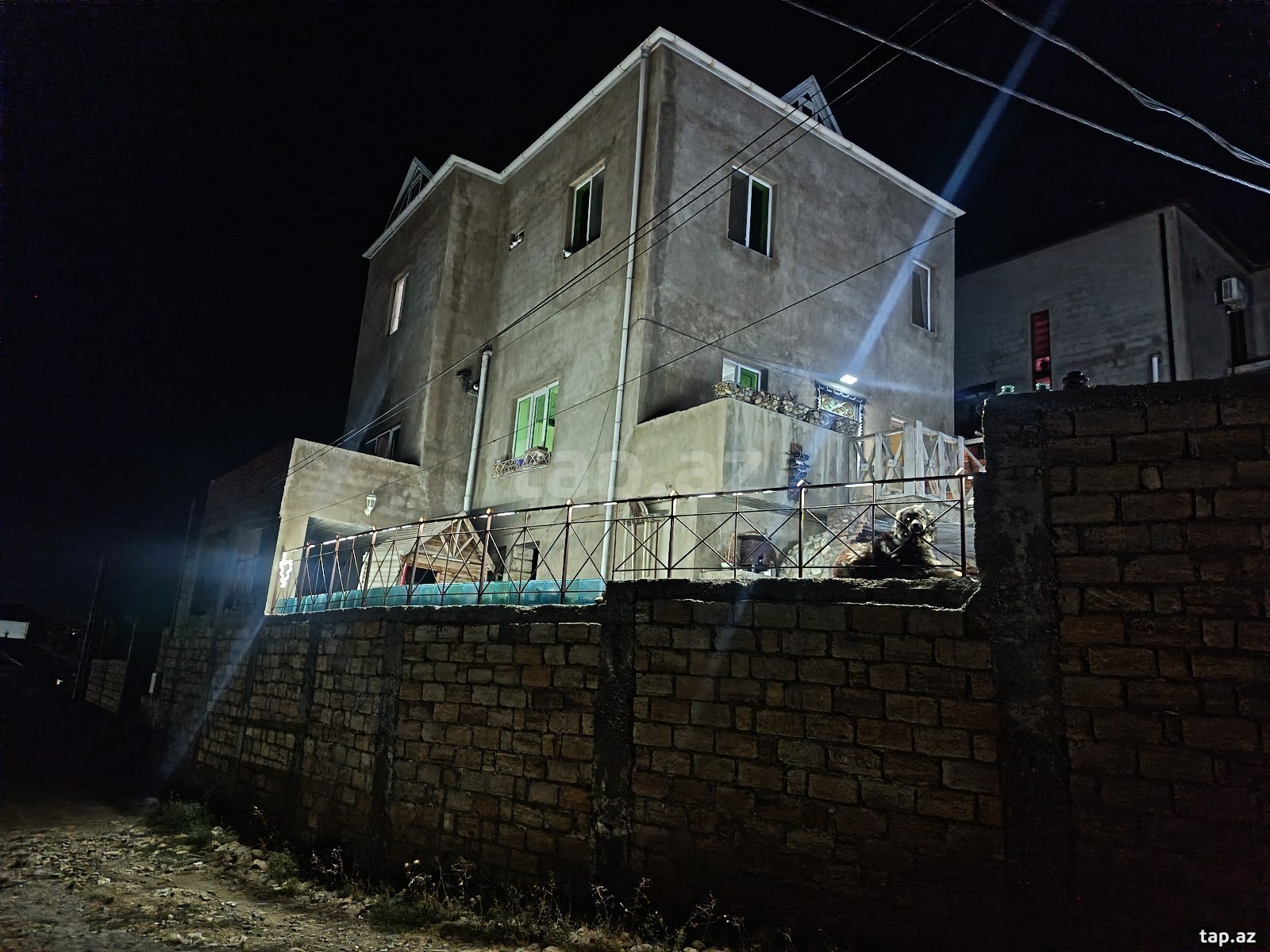 Həyət evi, Rza Talıbov küç.Ev 81a