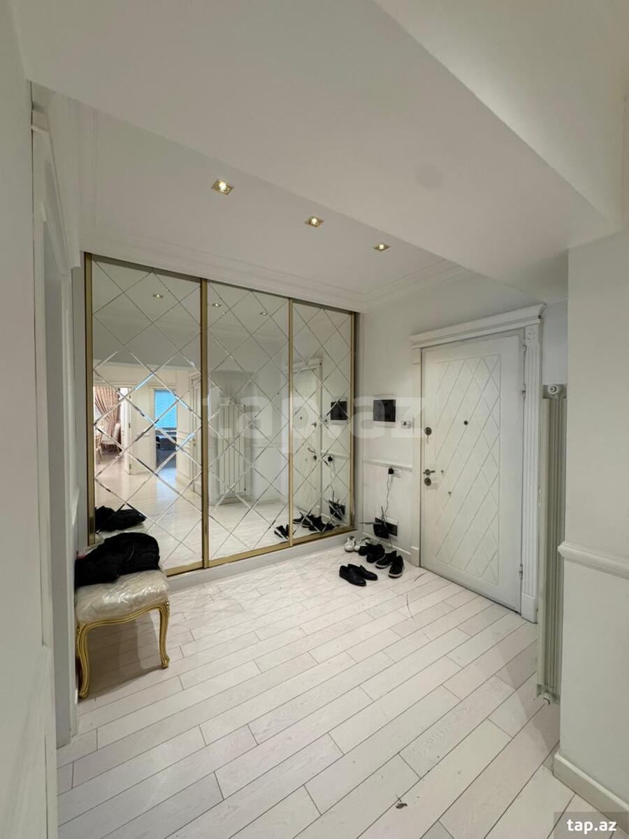 4-otaqlı yeni tikili, 8 Noyabr pr., 181 m²