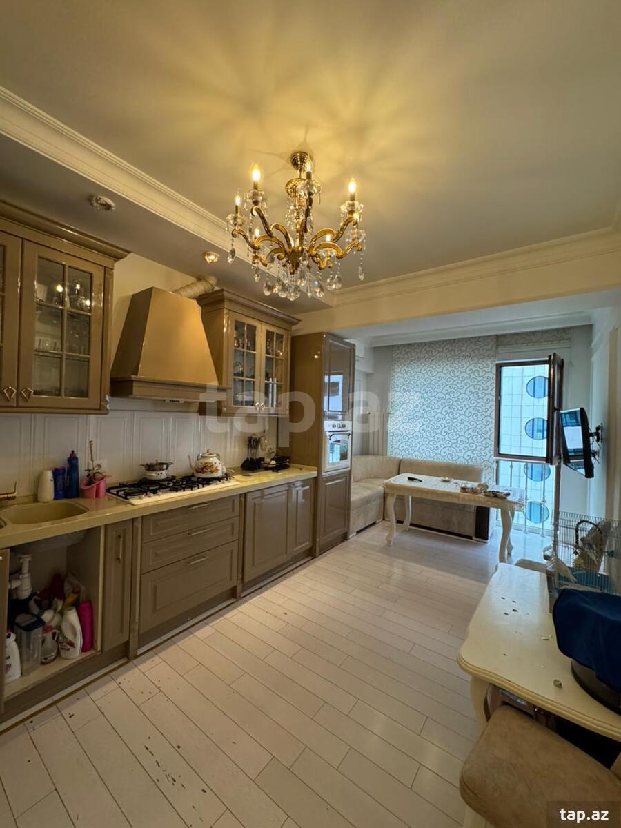 4-otaqlı yeni tikili, 8 Noyabr pr., 181 m²