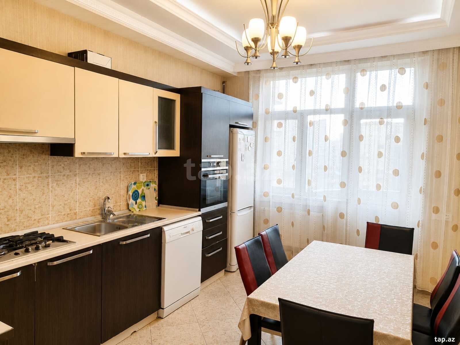 4-otaqlı yeni tikili, Məhəmməd Naxçıvani küç., 170 m²