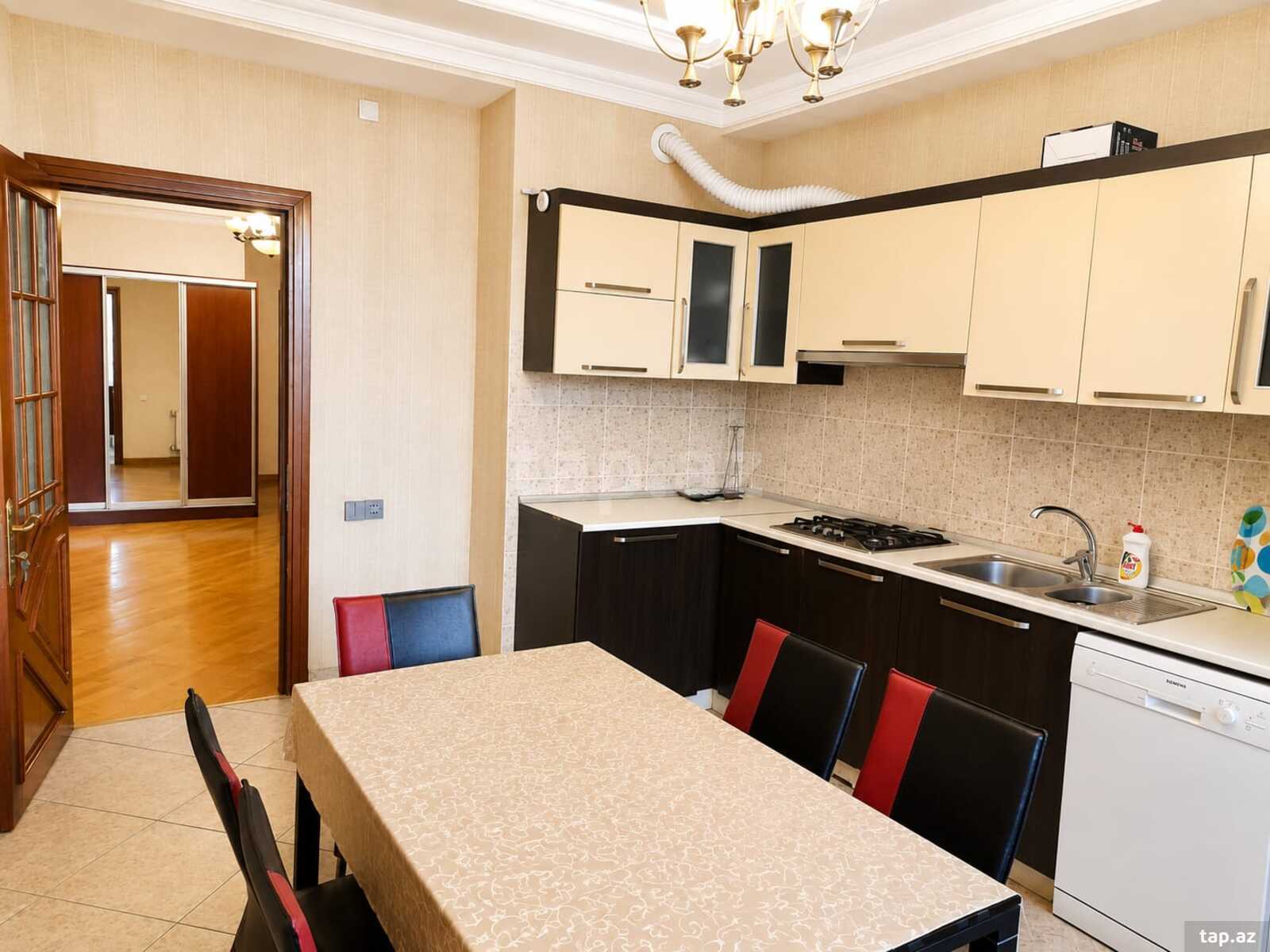 4-otaqlı yeni tikili, Məhəmməd Naxçıvani küç., 170 m²