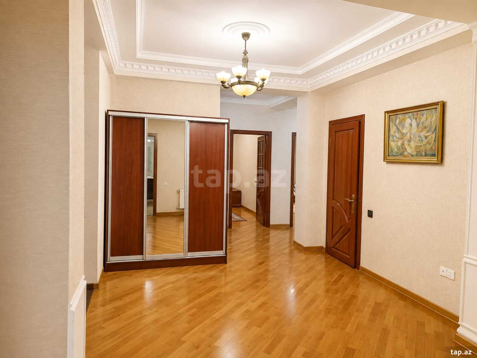 4-otaqlı yeni tikili, Məhəmməd Naxçıvani küç., 170 m²