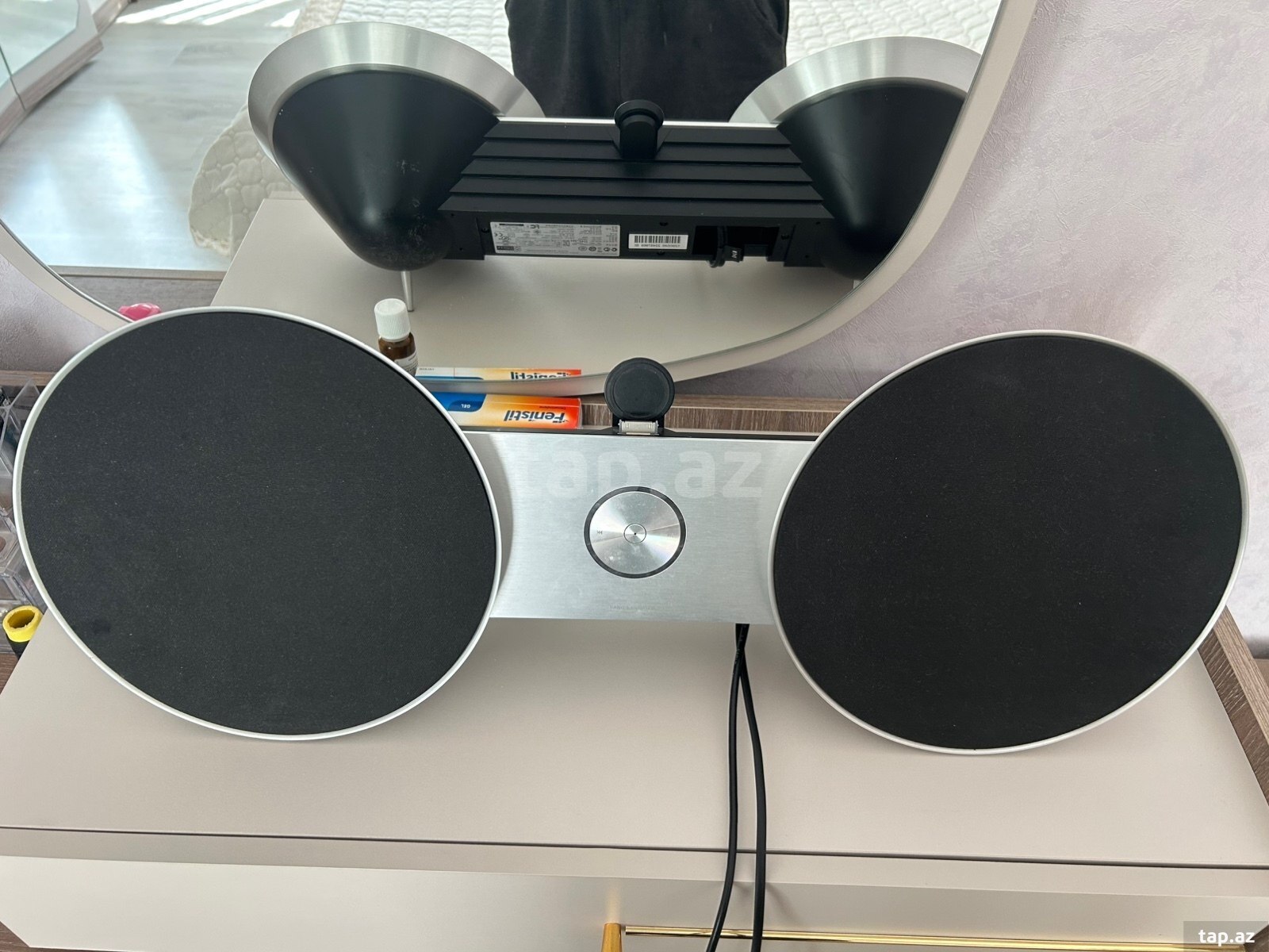 Musiqi mərkəzi Bang & Olufsen Beosound 8