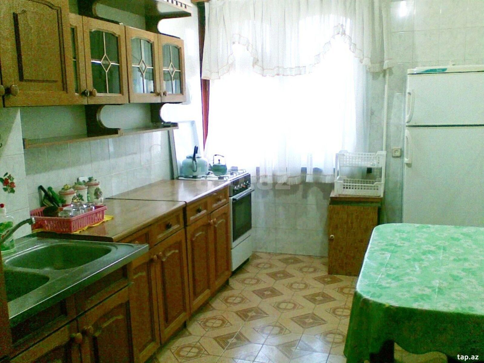 3-otaqlı mənzil kirayə verilir, 8 Noyabr m., 80 m²