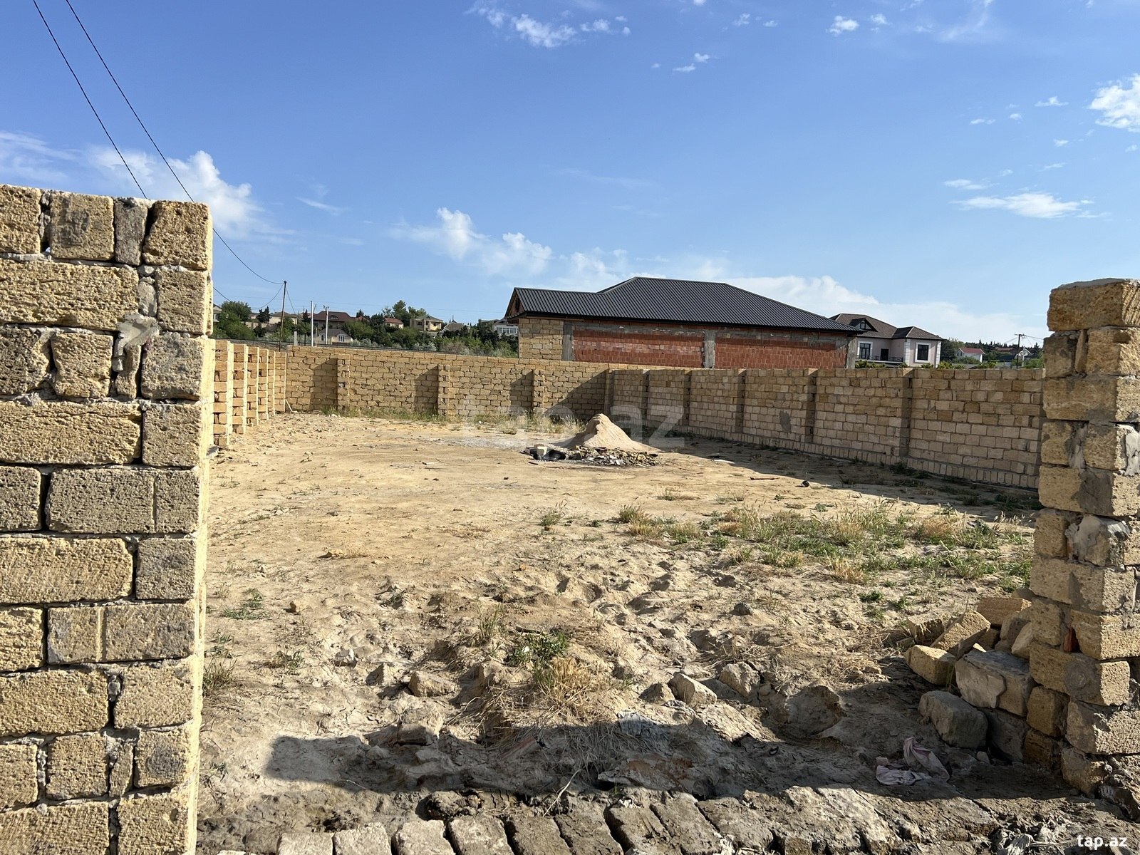 Torpaq satılır, Bakı