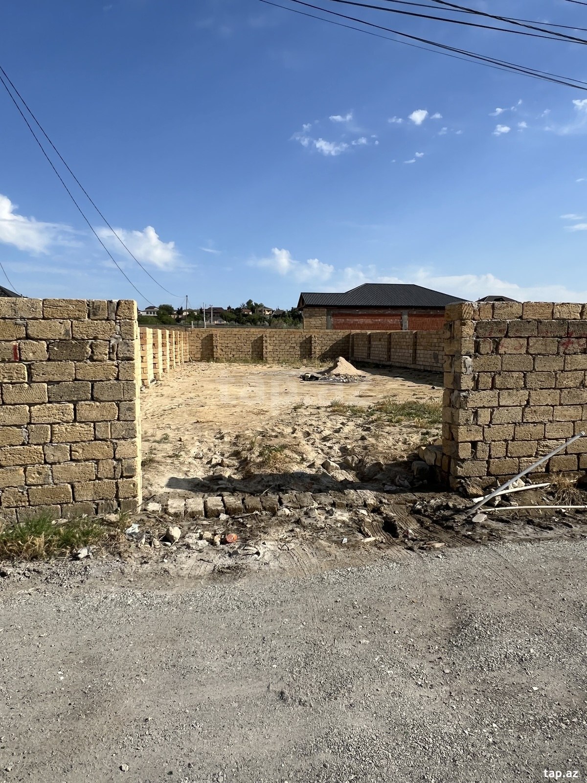 Torpaq satılır, Bakı