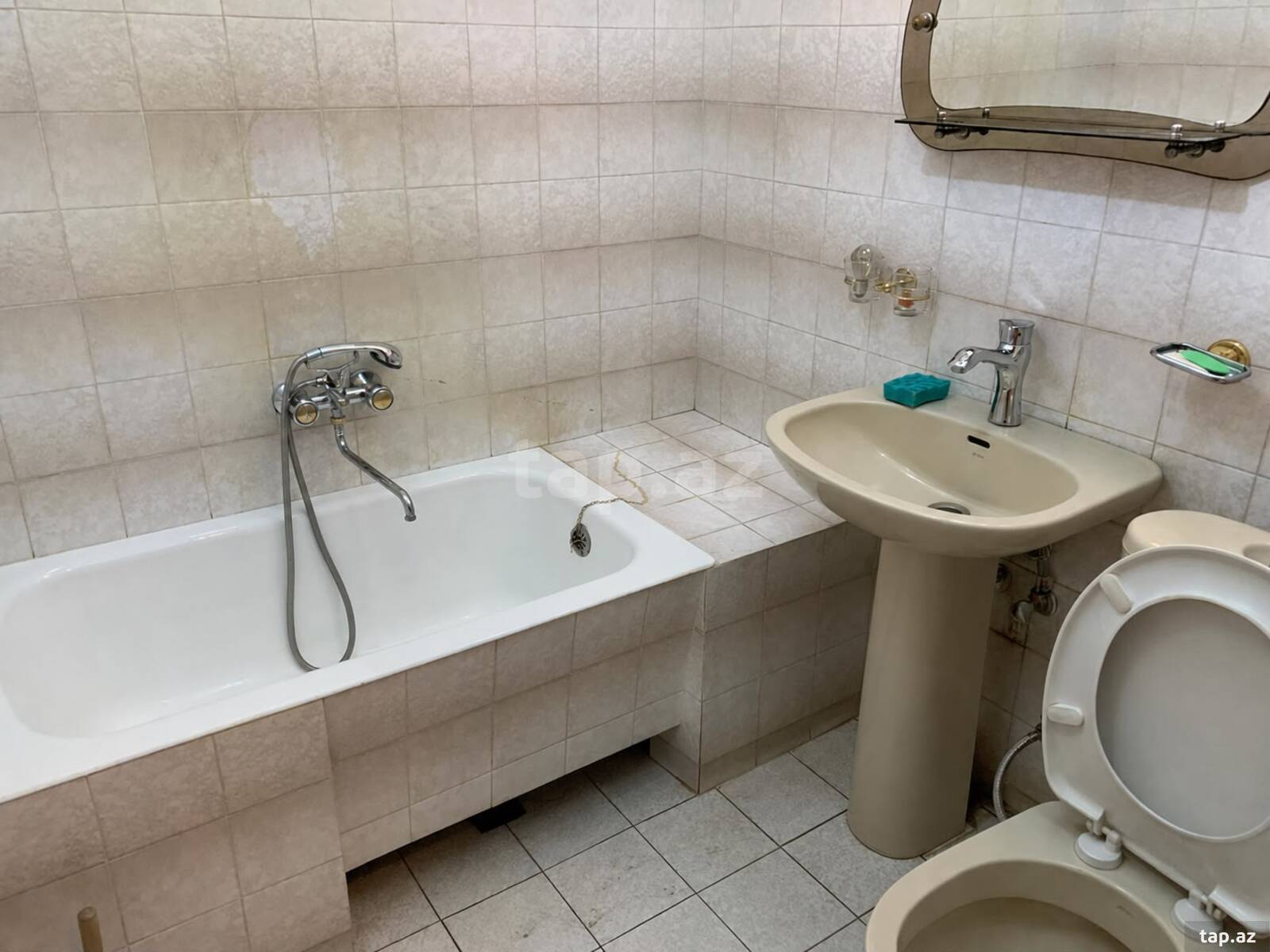 2-otaqlı mənzil kirayə verilir, E.Akademiyası m., 47 m²