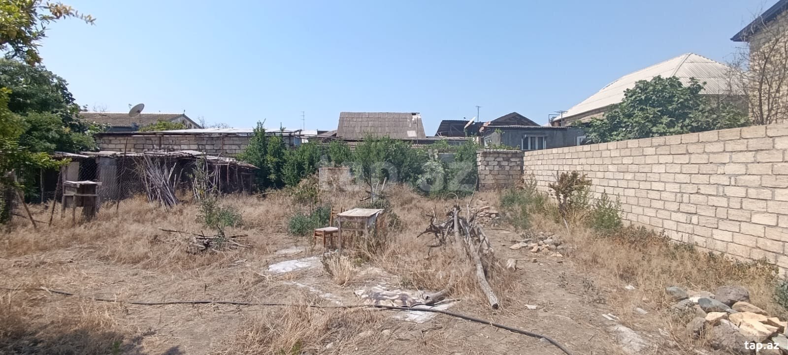 Torpaq satılır, Gəncə