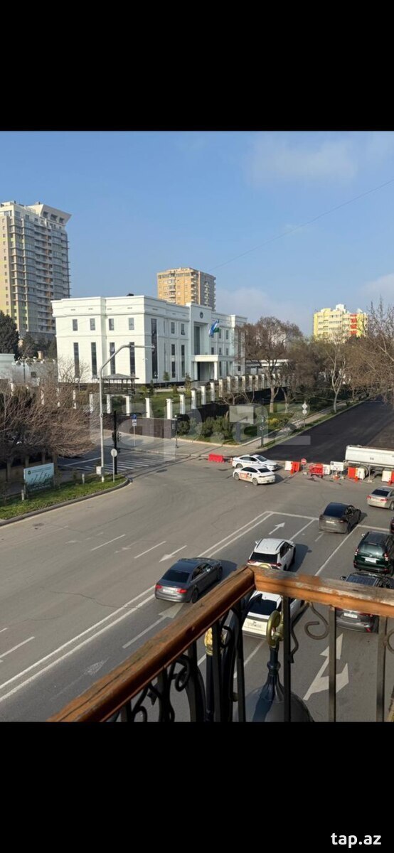 3-otaqlı mənzil, Bakıxanov küç., 75 m²
