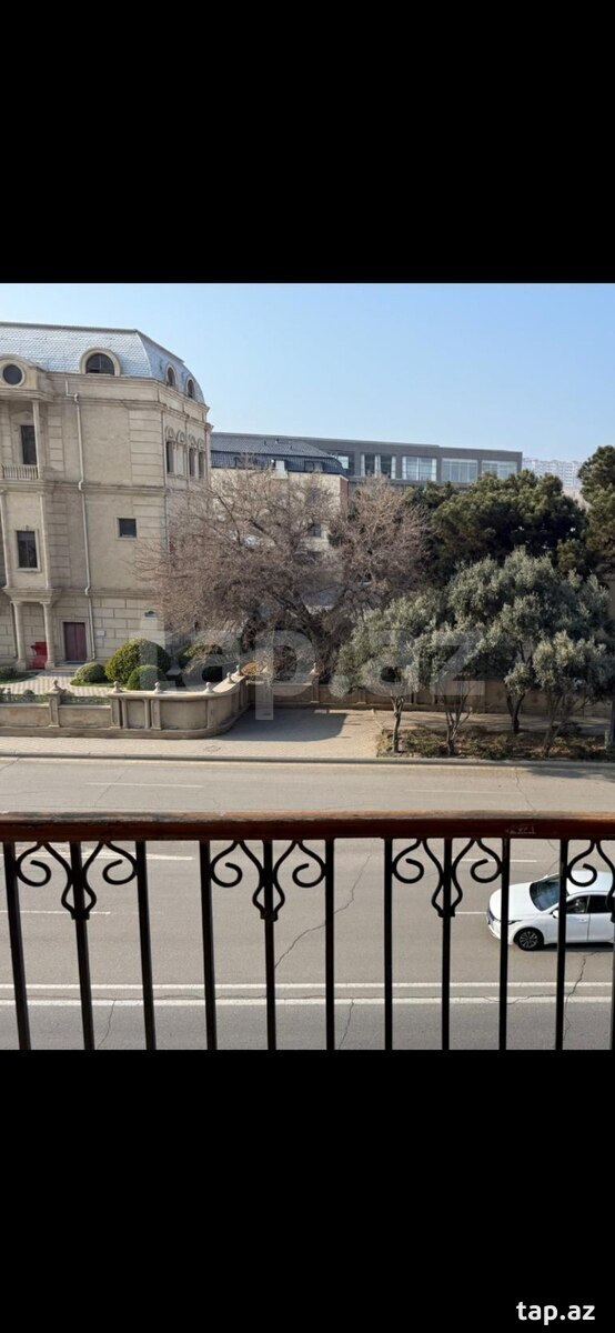 3-otaqlı mənzil, Bakıxanov küç., 75 m²