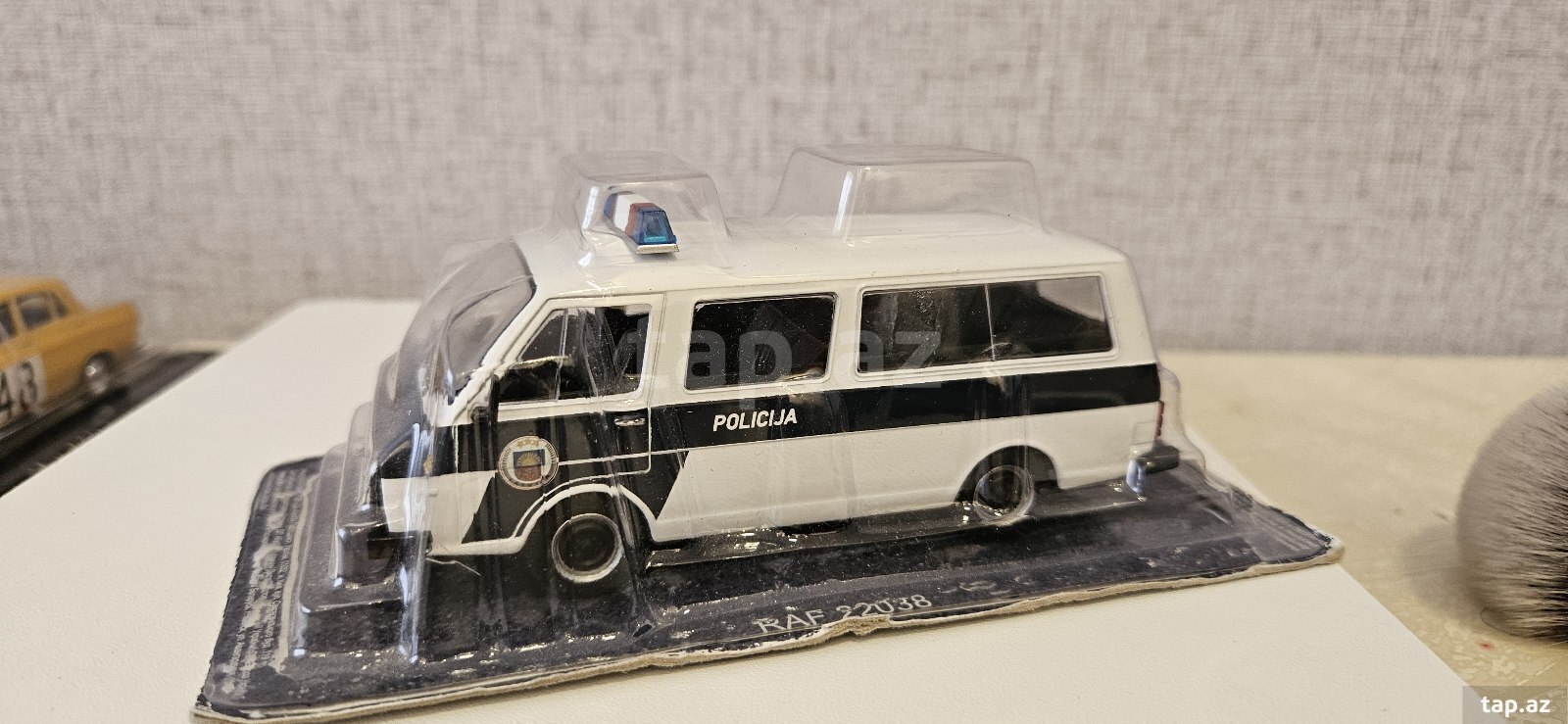 Avtomobil modelləri 1/43