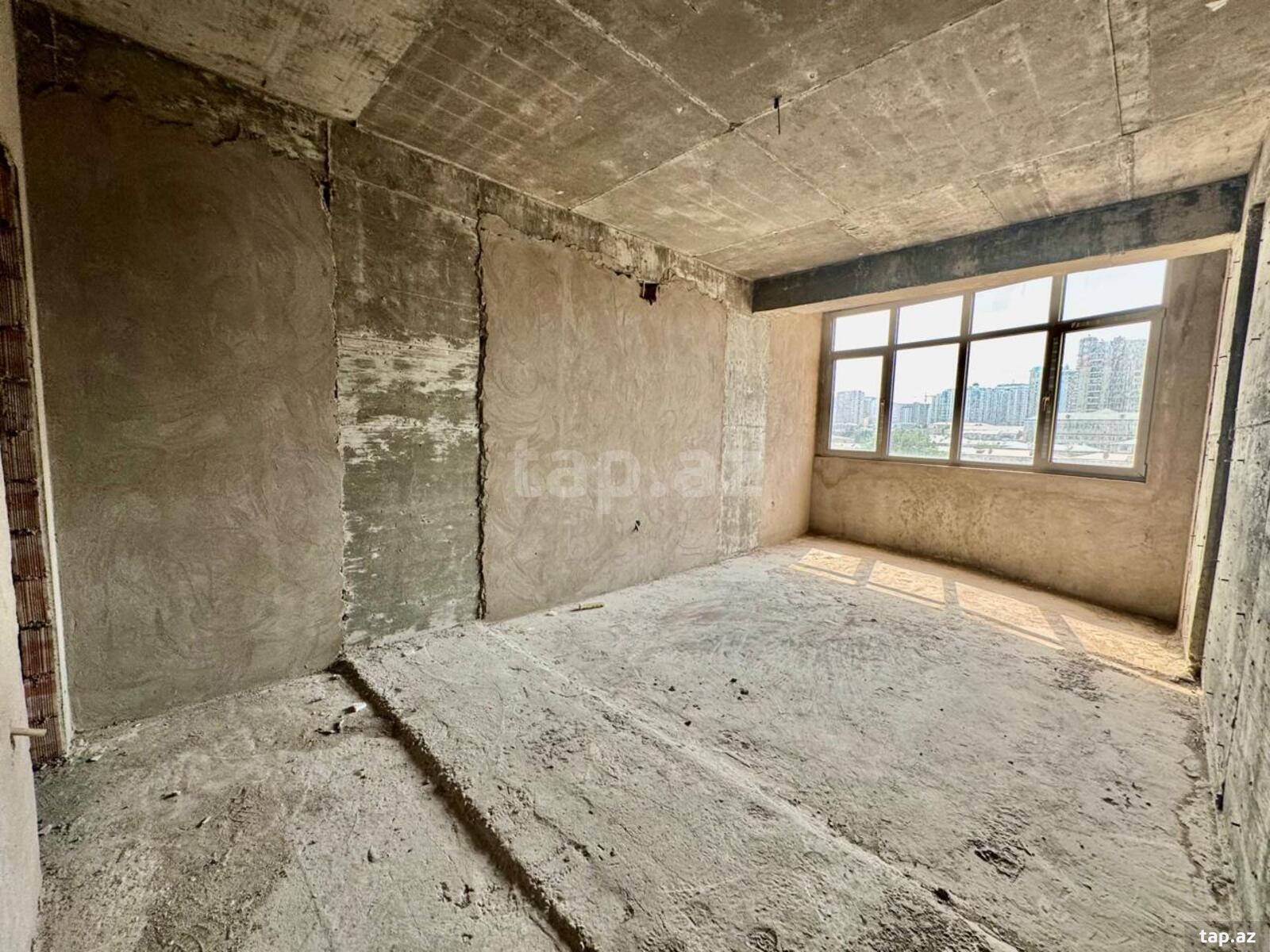 4-otaqlı yeni tikili, İnşaatçılar pr., 215 m²