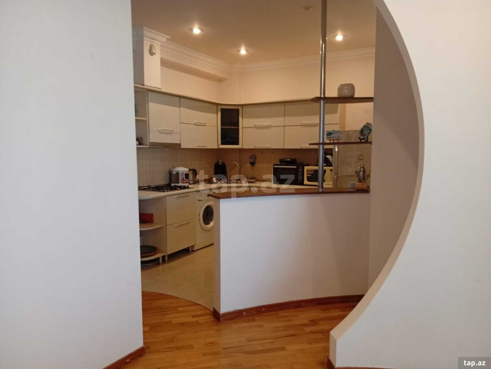 2-otaqlı yeni tikili kirayə verilir, Nizami m., 90 m²