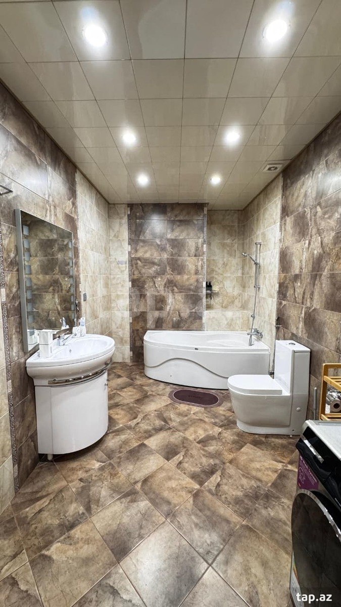 2-otaqlı yeni tikili, Gənclik m., 127 m²