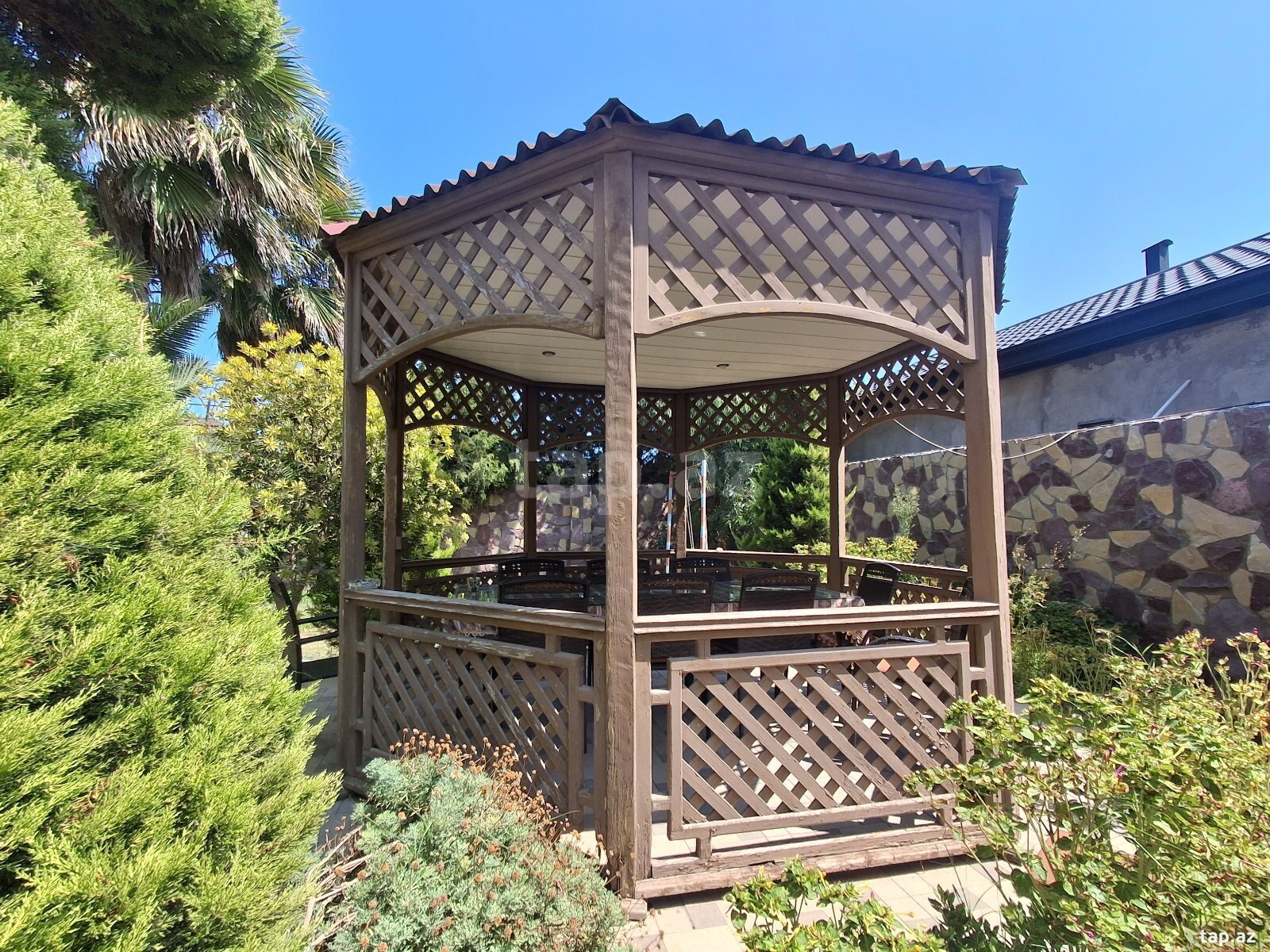 Həyət evi, Buzovna qəs.