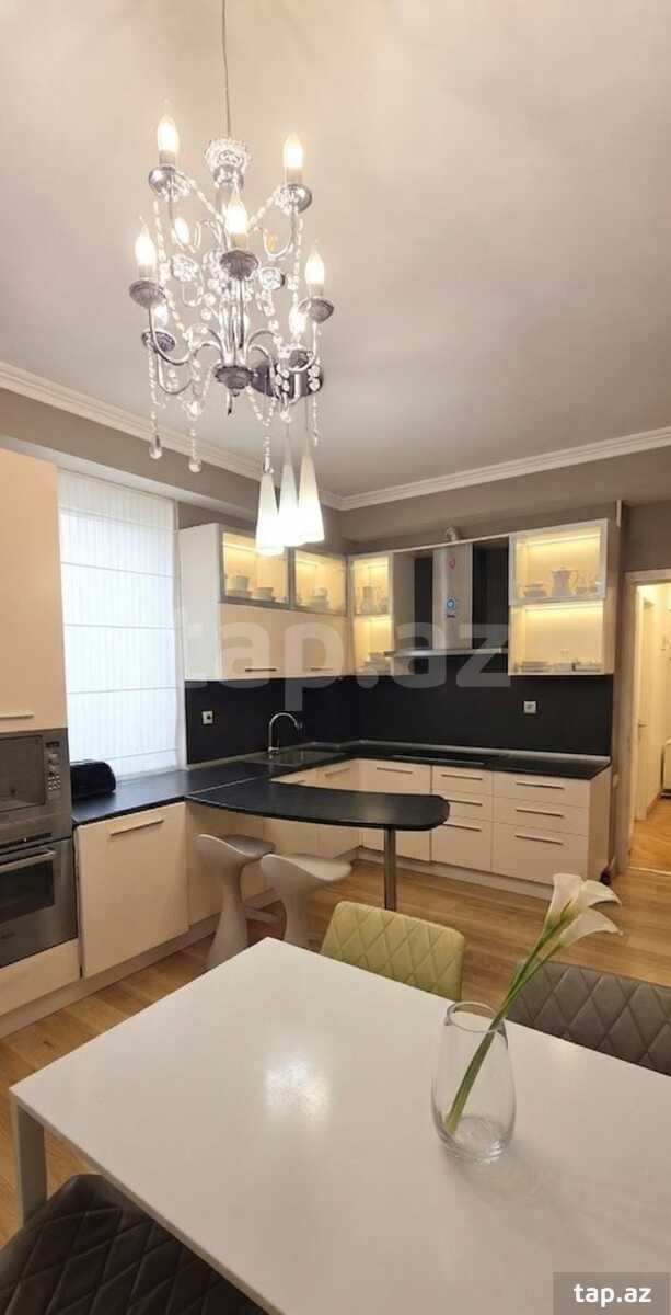 5-otaqlı mənzil kirayə verilir, R.Behbudov küç., 180 m²