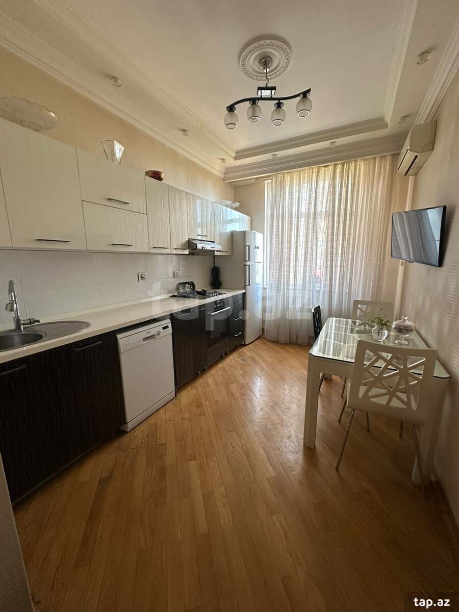 3-otaqlı yeni tikili kirayə verilir, Ə.Salamzadə küç., 130 m²