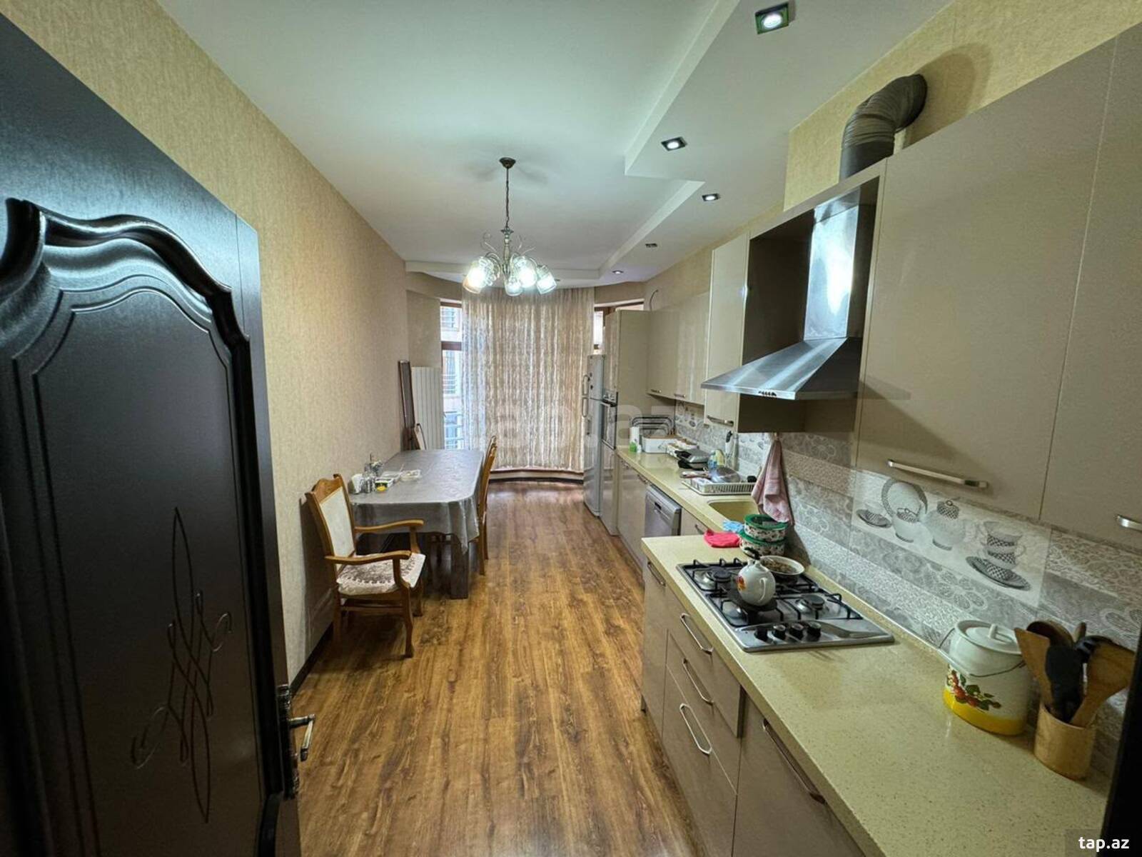 4-otaqlı yeni tikili, Sərdar Səfərov küç., 198 m²
