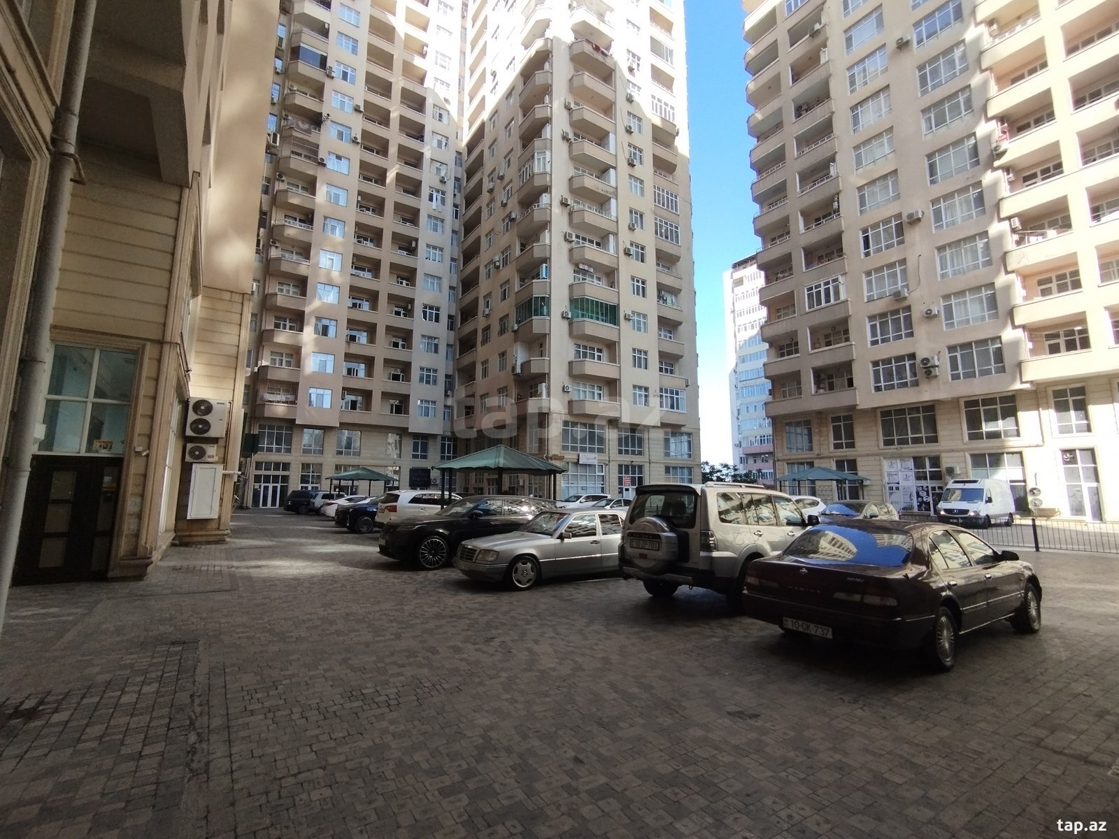 3-otaqlı yeni tikili, 8 Noyabr m., 150 m²