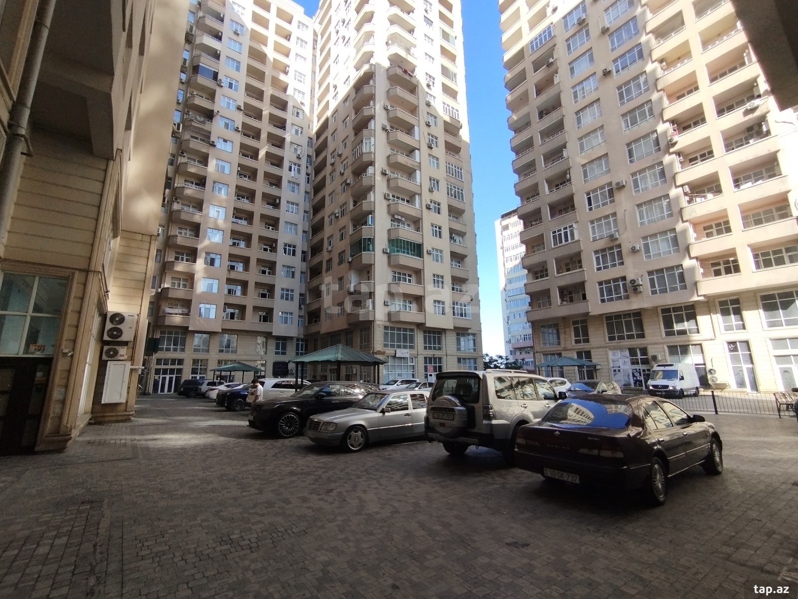 3-otaqlı yeni tikili, 8 Noyabr m., 150 m²