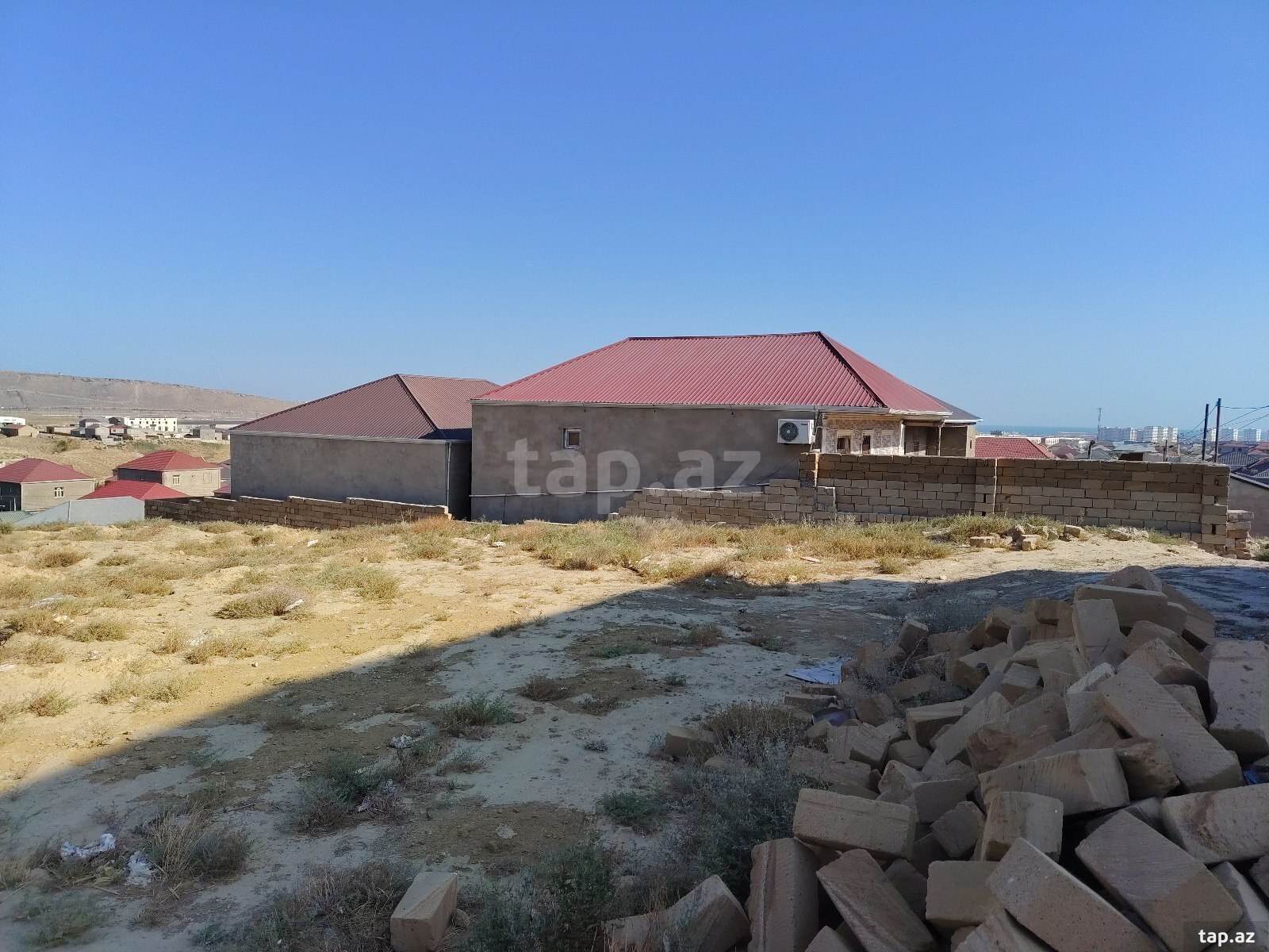 Torpaq satılır, Bakı
