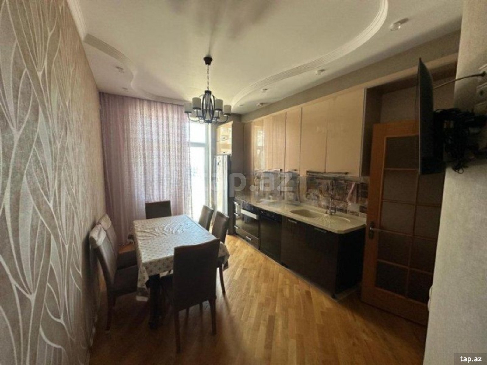 3-otaqlı yeni tikili, 8 Noyabr m., 127 m²
