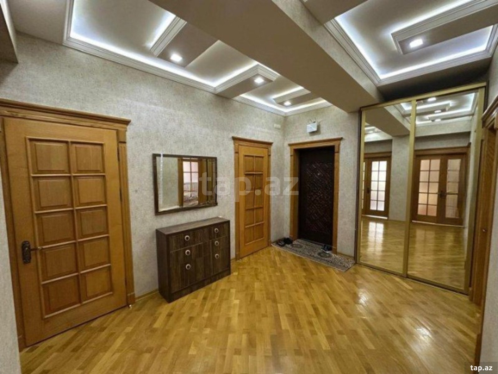 3-otaqlı yeni tikili, 8 Noyabr m., 127 m²