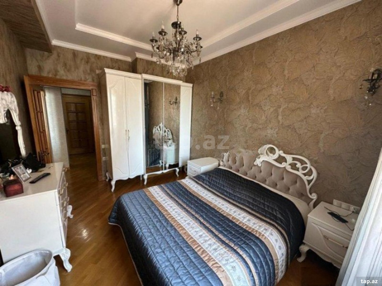 3-otaqlı yeni tikili, 8 Noyabr m., 127 m²