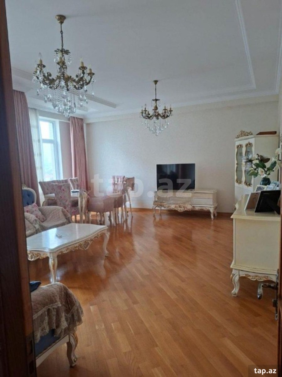 3-otaqlı yeni tikili, 8 Noyabr m., 127 m²