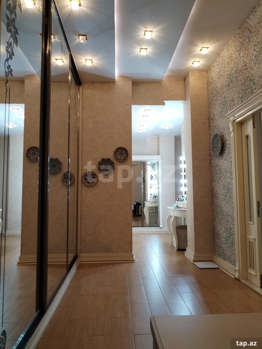 2-otaqlı yeni tikili, Moskva pr. 8, 93 m²