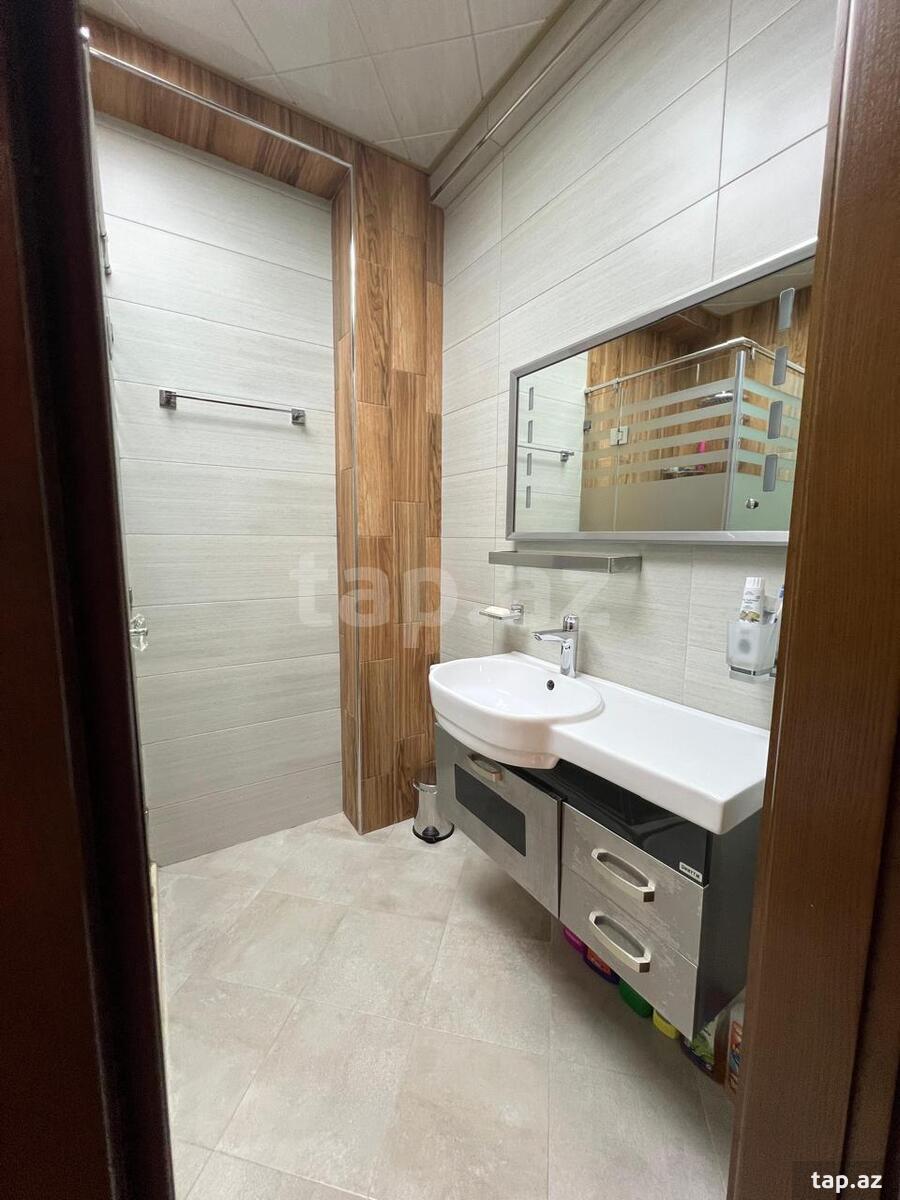4-otaqlı yeni tikili, Bakıxanov küç., 240 m²