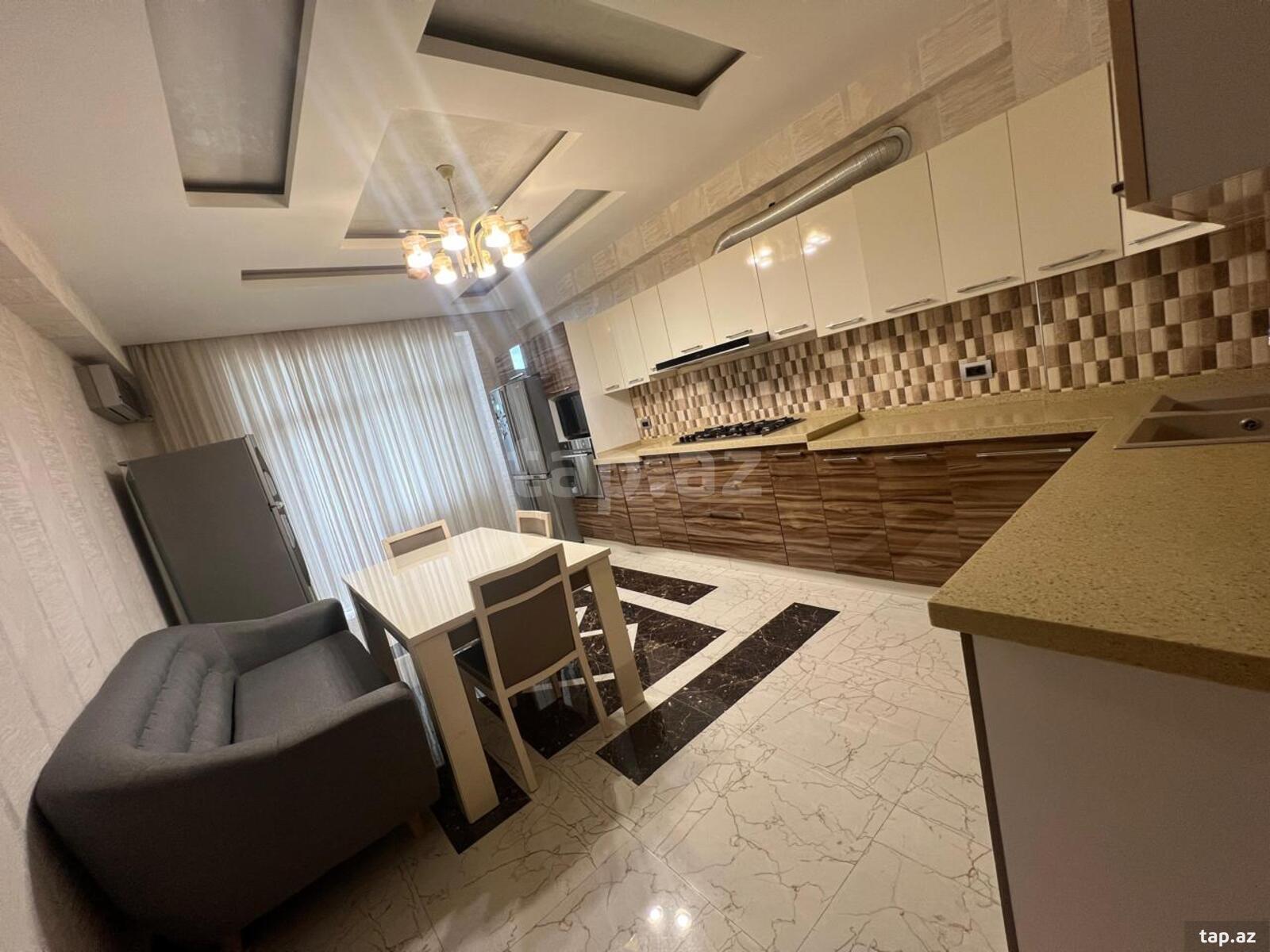 4-otaqlı yeni tikili, Bakıxanov küç., 240 m²