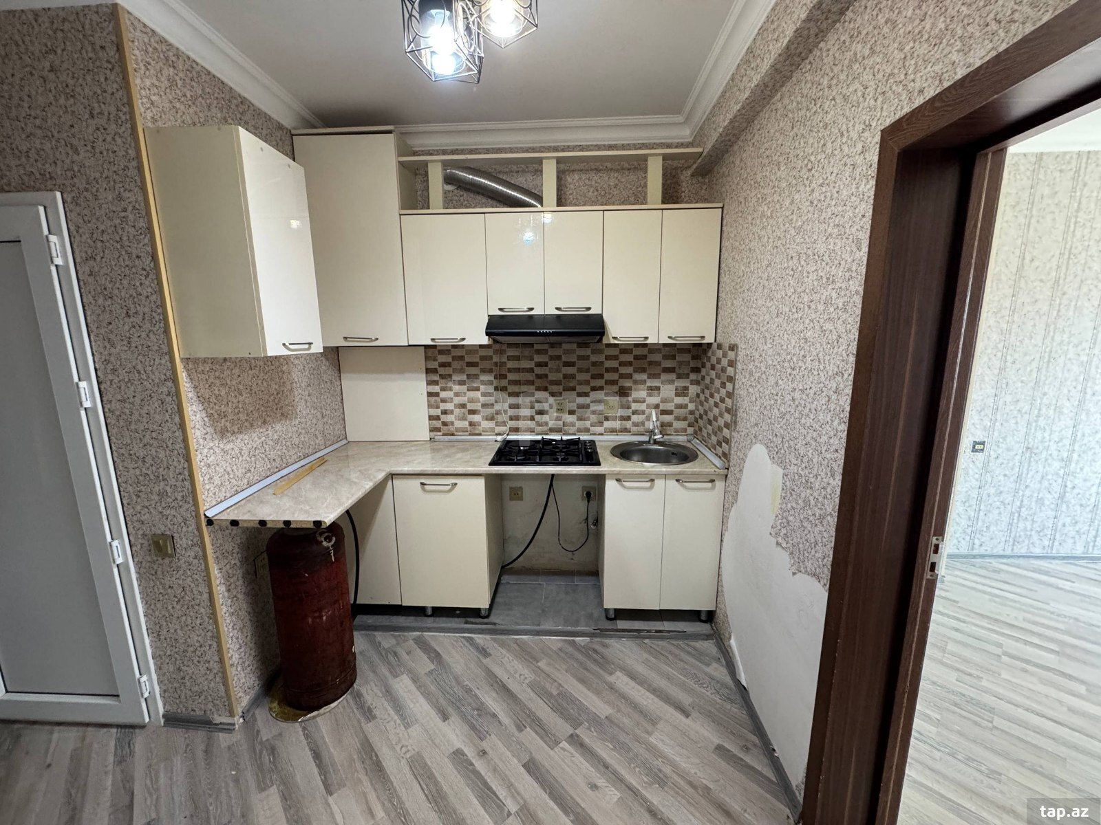 3-otaqlı yeni tikili, Qurtuluş küç. 93, 50 m²
