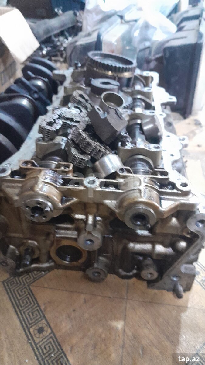 Nissan Sunny mühərrik başlığı