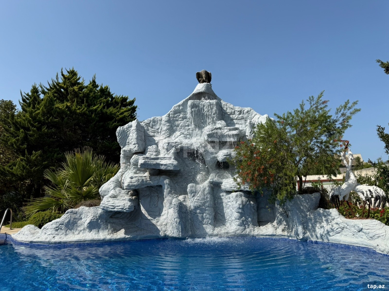 4 otaqlı bağ evi kirayə verilir, Mərdəkan, Bakı