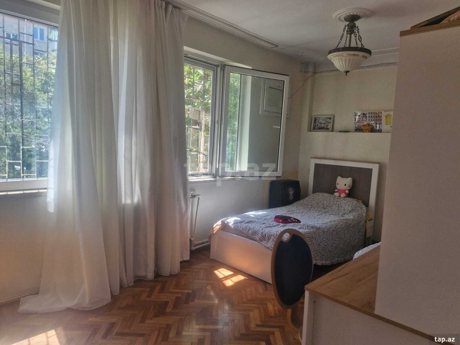 3-otaqlı mənzil, Parlament pr., 90 m²