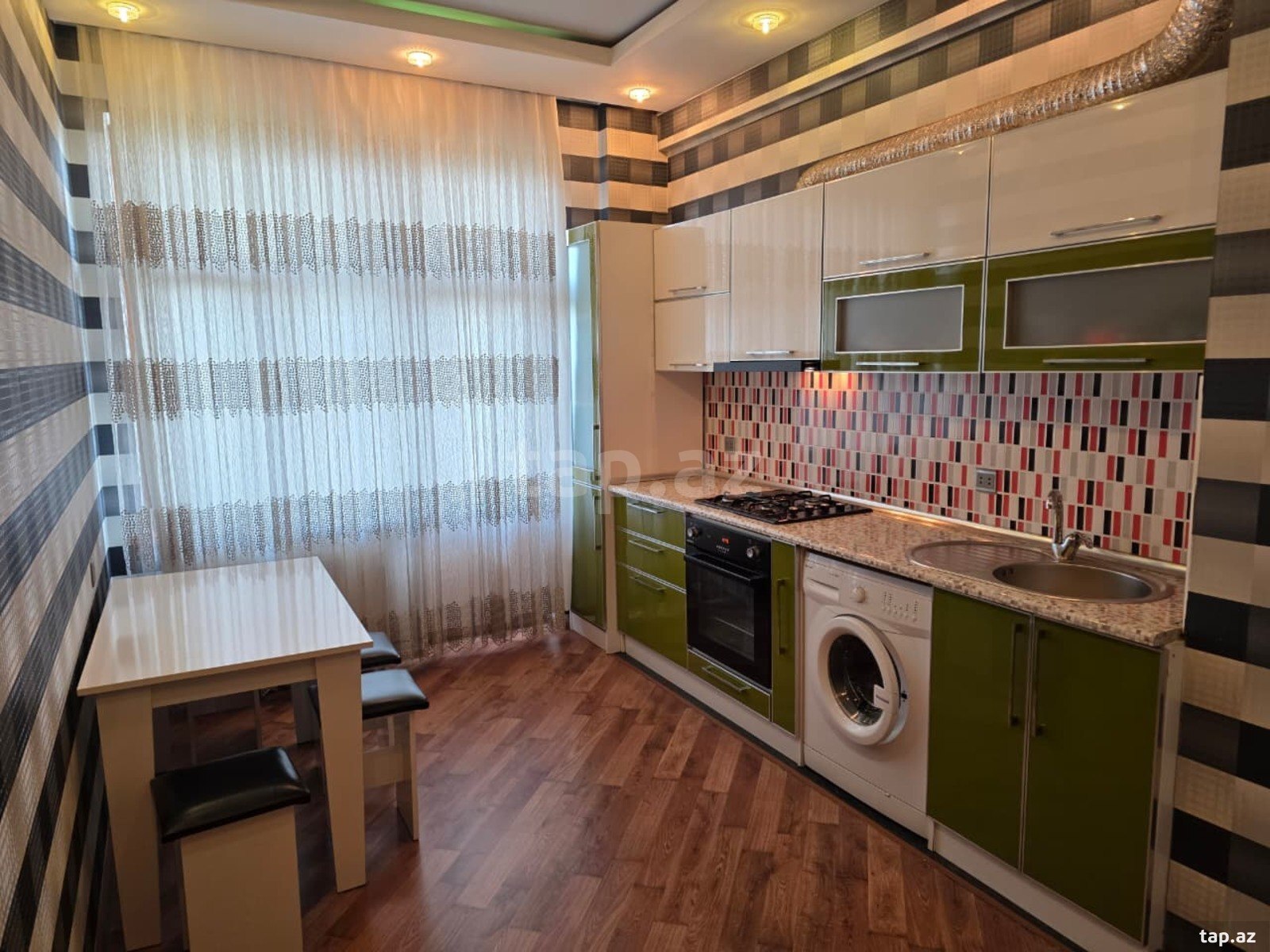 4-otaqlı yeni tikili kirayə verilir, Əbdüləzəl Dəmirçizadə küç., 165 m²