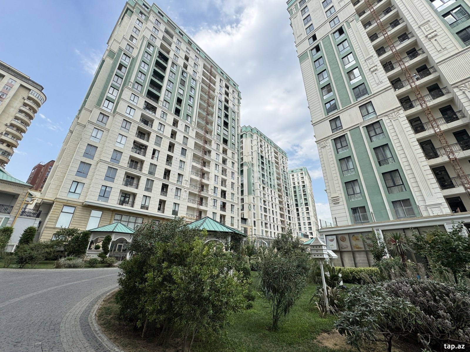 3-otaqlı yeni tikili, Balaəmi Dadaşov küç., 142 m²