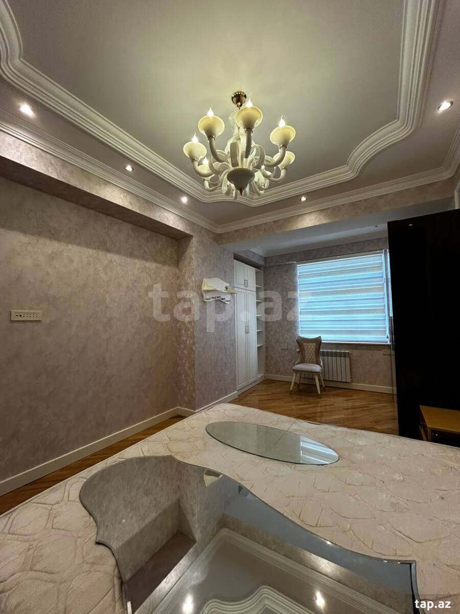 3-otaqlı yeni tikili, Elmlər Akademiyası m., 134 m²