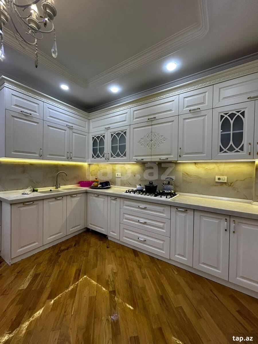 3-otaqlı yeni tikili, Elmlər Akademiyası m., 134 m²