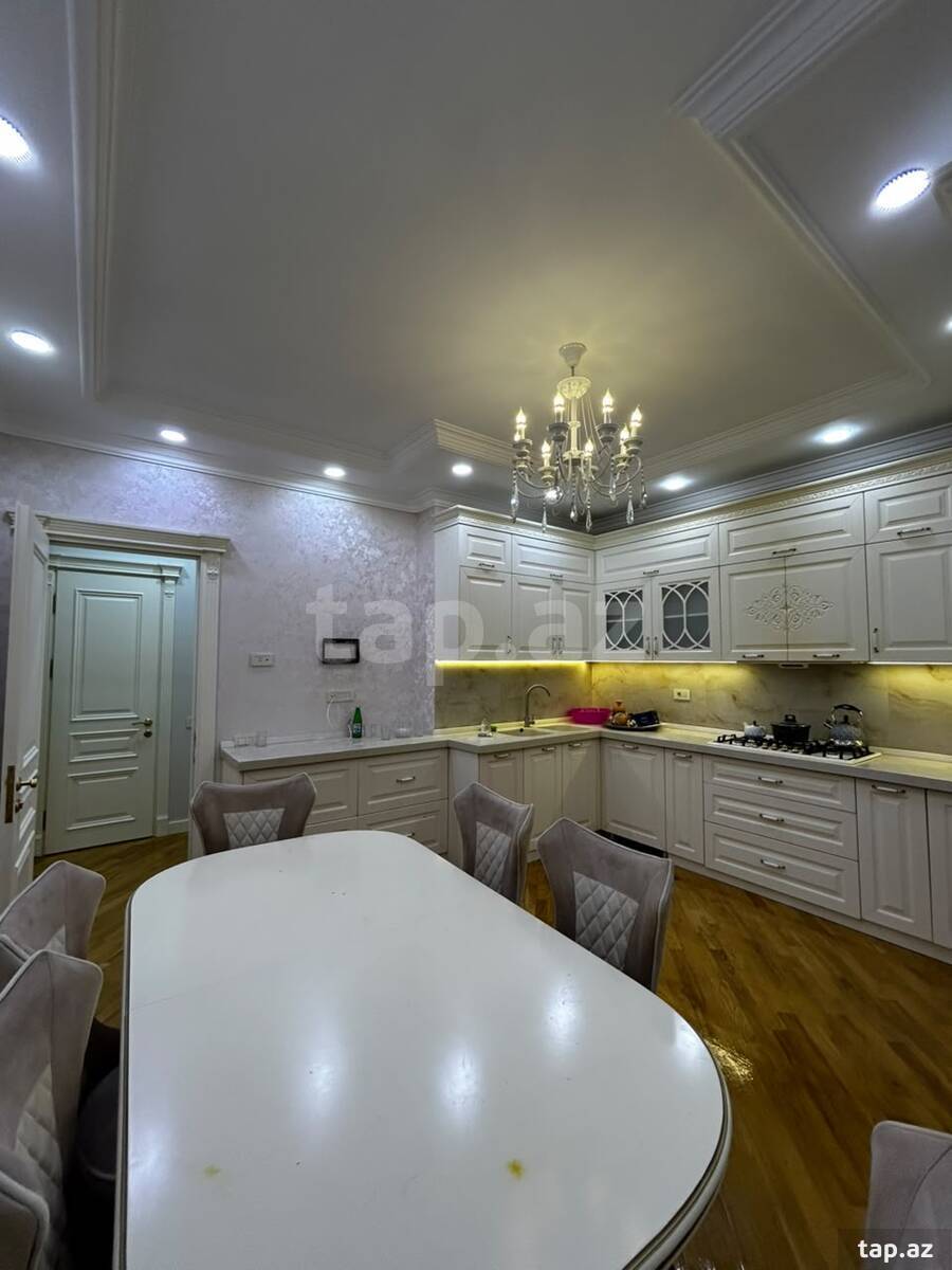 3-otaqlı yeni tikili, Elmlər Akademiyası m., 134 m²