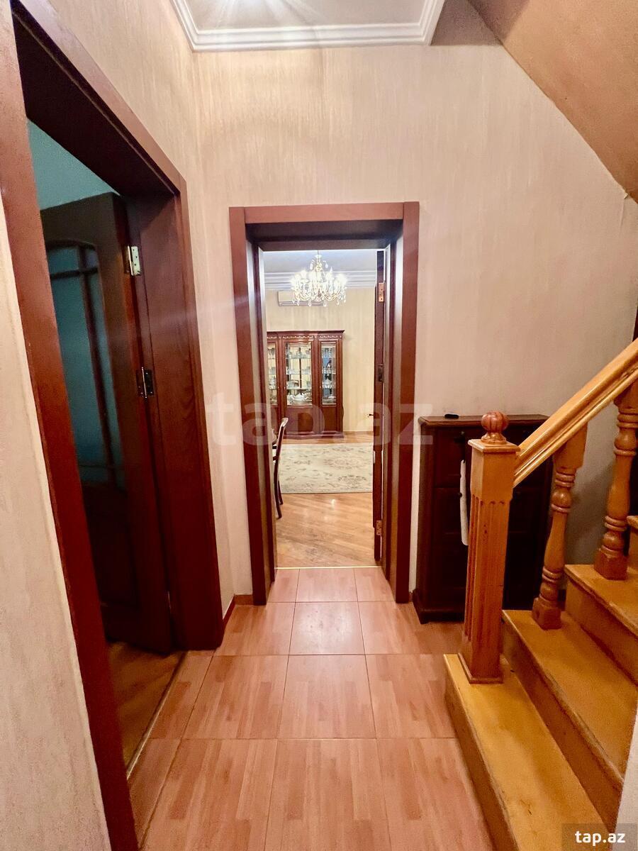 Villa, Gənclik m.